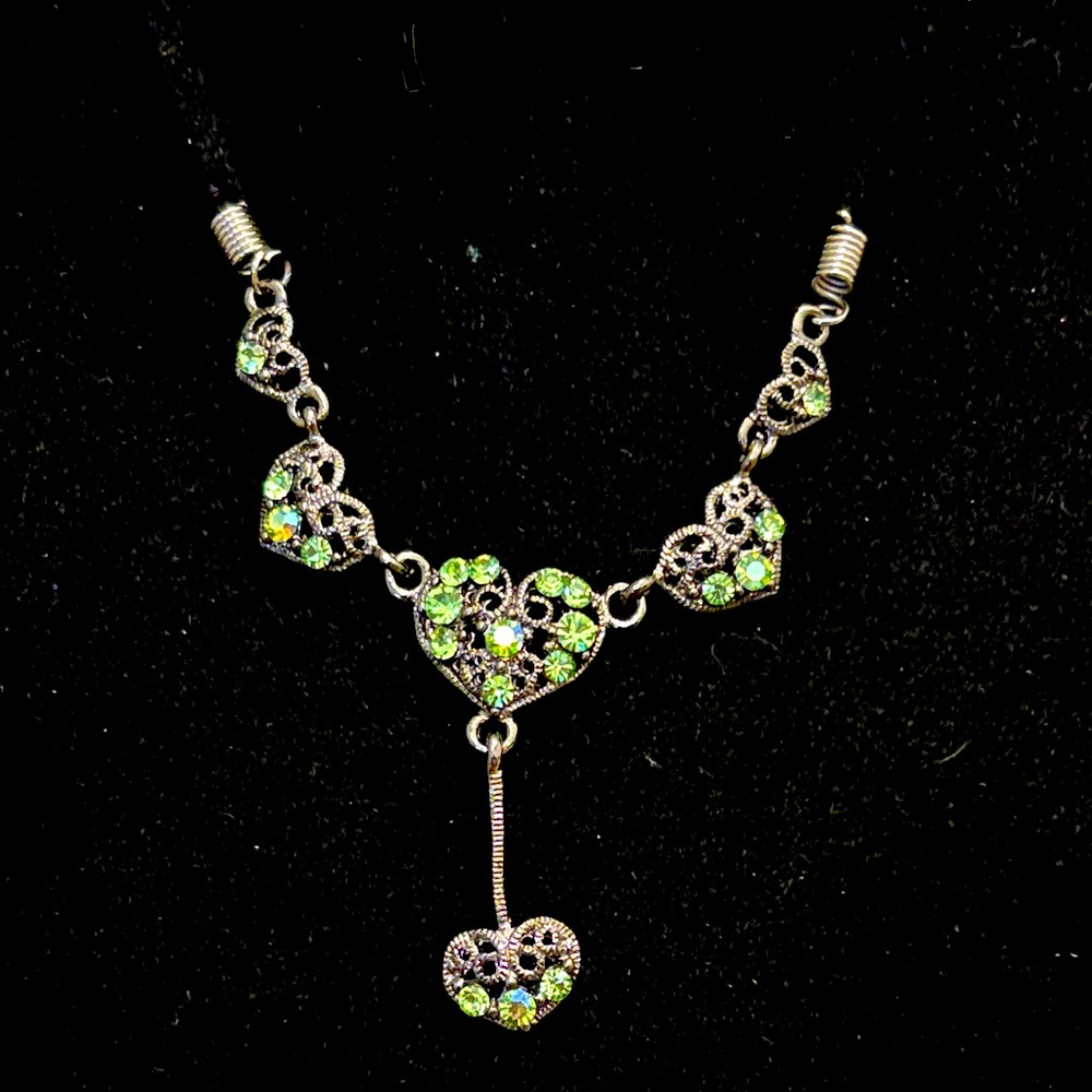 Elegant Green stone and filigree heart Necklace